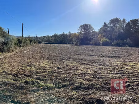 vente terrain 4880 m² à rocbaron (83136)  86 000 €