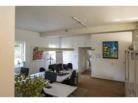 kantoor- of praktijkruimte van +- 90 m² nabij uz gasthuis...