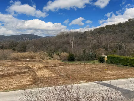 terrain saint montan