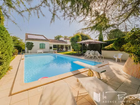 spacieuse maison familiale avec parc  piscine chauffée et belles prestations