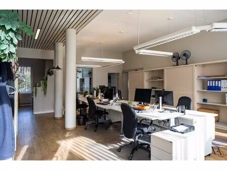 kantoor- of praktijkruimte met parkingbox nabij uz gasthu...