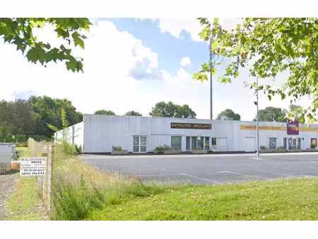 location locaux professionnels 750 m² à falaise (14700)  1 600 €