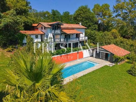 ancienne ferme basque rénovée avec piscine à vendre à arbonne