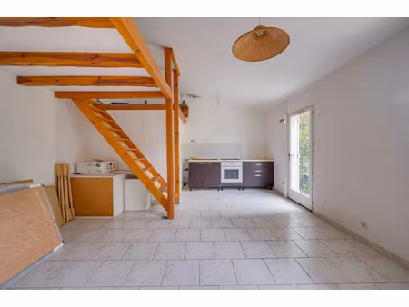 studio de 26m2 à rénover avec garage indépendant sur parcell