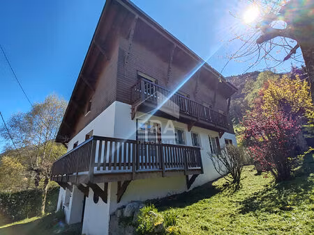 maison spacieuse à vendre à cauterets - 5 chambres et jardin!