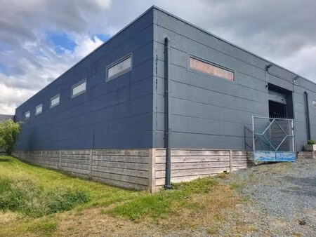 à louer : local semi-industriel