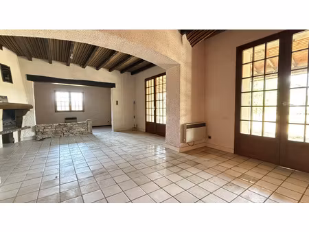 charmante maison de campagne de plain-pied à rénover avec grand terrain constructible