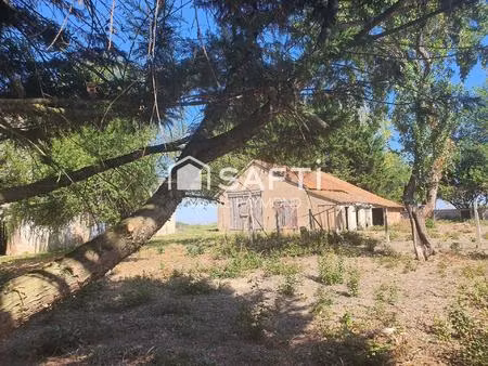 vend corps de ferme à rénover avec une maison de 70 mètres carré