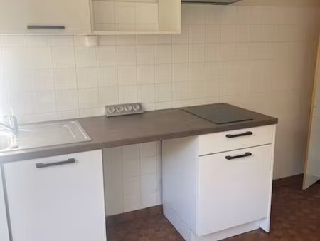 location appartement 1 pièces 30m2 marcillac-vallon 12330 - 338 € - surface privée