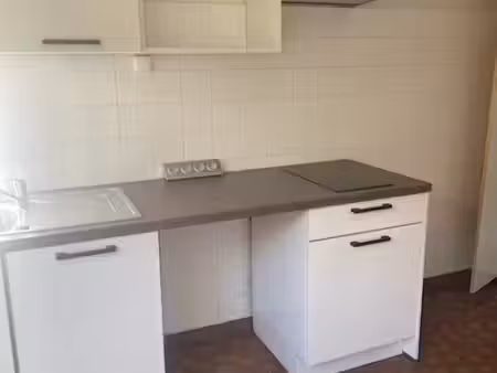 location appartement marcillac-vallon 12330 - - surface privée