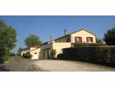 maison avec jardin et terrasse payrac (46)