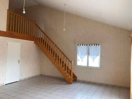 location appartement 3 pièces aux herbiers (85500) : à louer 3 pièces / 72m² les herbiers