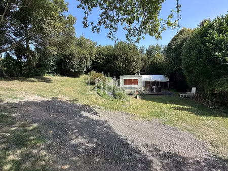 terrain avec cave et mobilhome