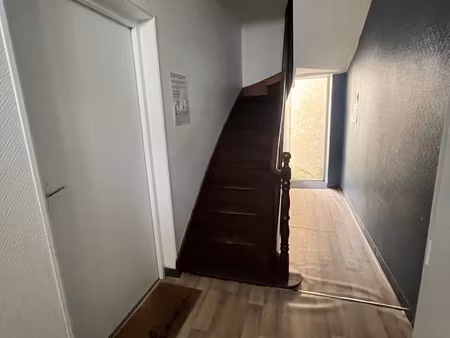 ref 93471 thouars proche centre immeuble composé de 3 appart