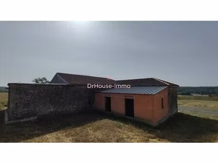 fossès et baleyssac  ensemble à aménager avec une surface habitable de 260m² et 1710 m² de