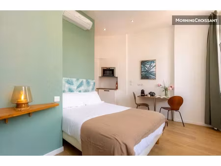 location meublée appartement 1 pièce 17 m² à marseille 1er (13001)  1 070 €