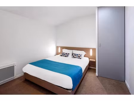 location meublée appartement 2 pièces 25 m² à niort (79000)  1 050 €