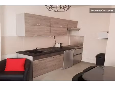 location meublée appartement 2 pièces 36 m² à salon-de-provence (13300)  1 027 €