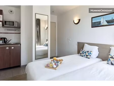 location meublée appartement 1 pièce 20 m² à saint-cyr-l'ecole (78210)  1 320 €