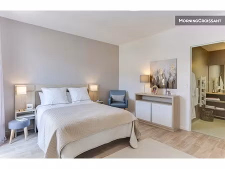 location meublée appartement 2 pièces 37 m² à bourgoin-jallieu (38300)  1 530 €