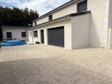 location meublée maison 5 pièces 180 m² à chanteau (45400)  1 350 €