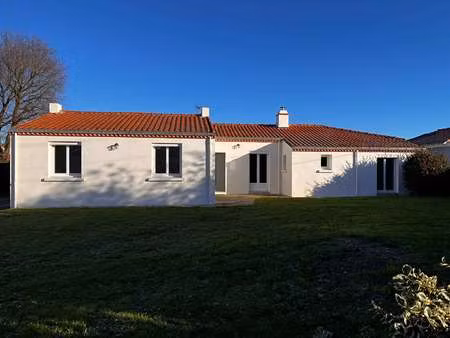 vente maison à sainte-pazanne (44680) : à vendre / 134m² sainte-pazanne