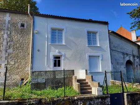 champagne-vigny - 25 min sud angoulême - belle maison de village f4 rénovée avec jardin