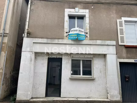 bel immeuble composés de 3 logements au coeur de noyen sur sarthe !