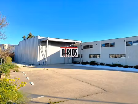 local d'activité de 1 915 m²