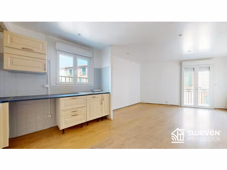 appartement t3 avec balcon et cour