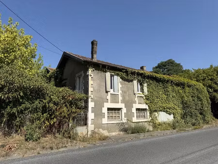 vente maison 8 pièces 133 m² à montguyon (17270)  74 000 €