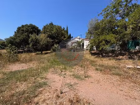 en exclusivite! terrain a batir avec cabanon existant