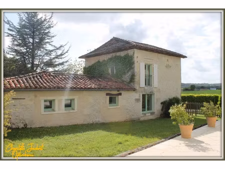 vente maison 9 pièces 215 m² à chalais (16210)  326 000 €