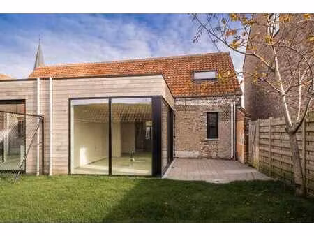 gerenoveerde dorpswoning met lichtrijke keuken en 3 slaap...