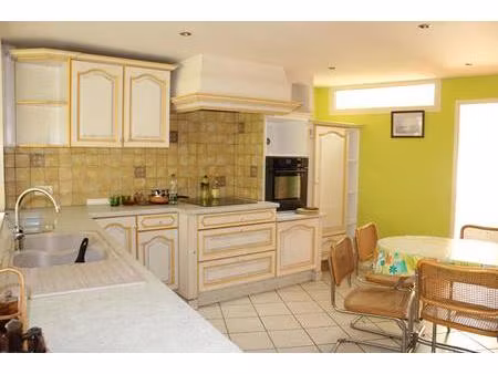 maison avec local commercial et double garage de 66 m²