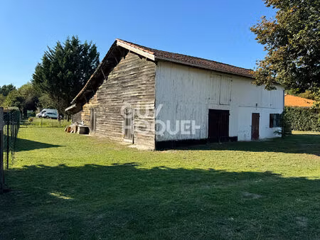 grange d'environ 200m à restaurer à bias sur 1004 m2 de terrain