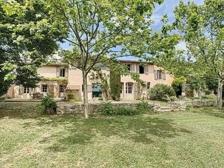 superbe mas provençal sur 9000m² de terrain