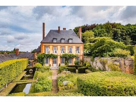à 10 min de la côte d'albâtre  dans un jardin de jacques wirtz  une demeure inscrite mh du