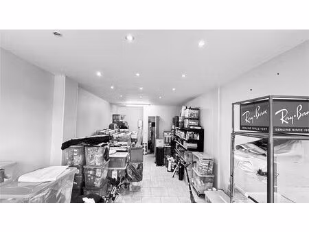 local d'activité noailles 38.40 m2  vitrine 2.30 m