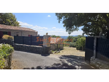 maison en pierres avec vue imprenable sur les cévennes