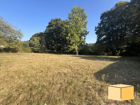 à vendre – terrain plat de 735 m² proche belley
