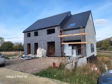 monterrain.be vous propose une villa en gros-oeuvre fermé.