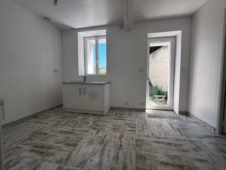 maison rénovée  prête à vivre  3 chambres