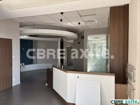 location local professionnel 219m² l isle d abeau 38080