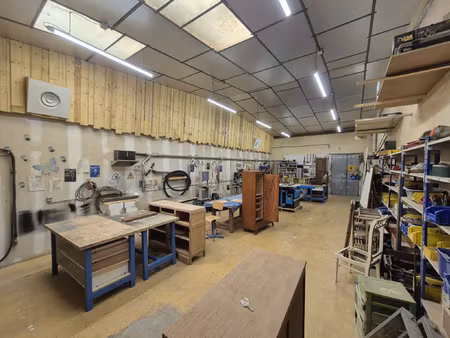 coeur de ville - ensemble bureaux + entrepôt avec cour 800