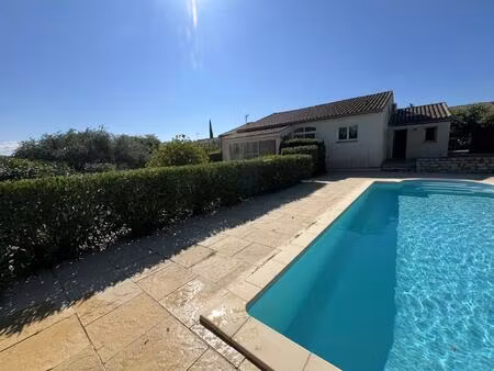 a vendre - cruzy - villa t4 100 m2 avec piscine / veranda / double garage sur un terrain..