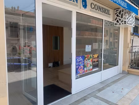 location local commercial 29m² vallauris 06220