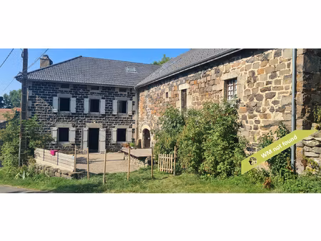maison en pierres dans hameau