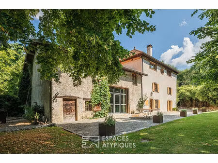 ancienne ferme à la rénovation d'exception avec piscine et vue
