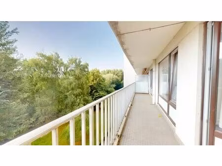 sint-stevens - prox. st luc - app 2ch + terrasse + garage